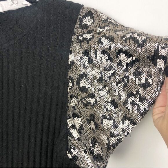 THML | Animal Print Leopard Sequin Flutter Sleeve Black Top Women’s Size Medium - Picture 5 of 9